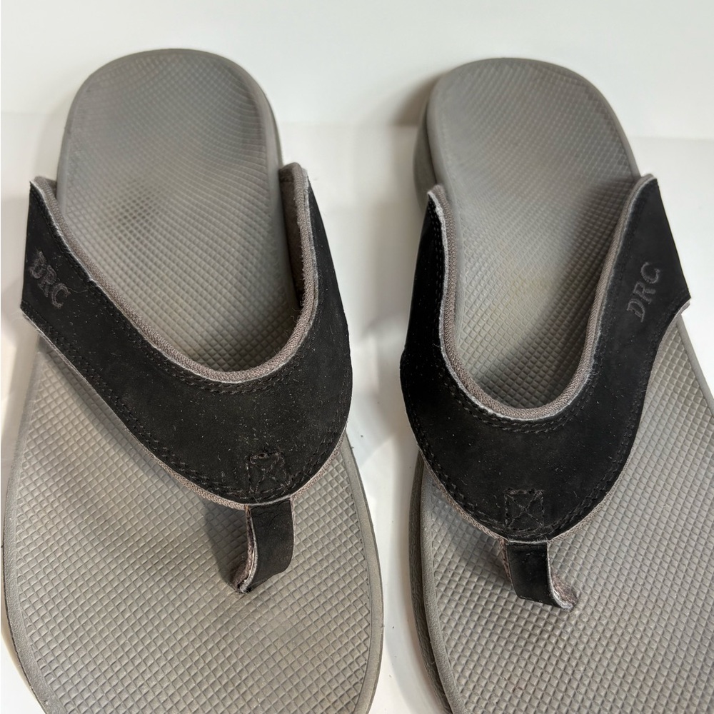 Dr Comfort Women's Black Suede Toe-Post Sandals - Gray Footbed